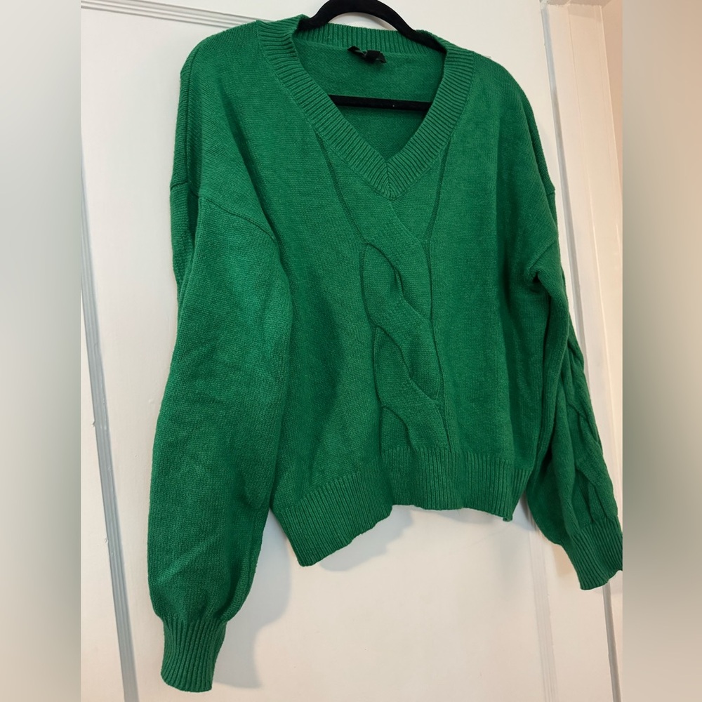 V-Neck sweater with slight ballooned sleeves, from Lumiere
